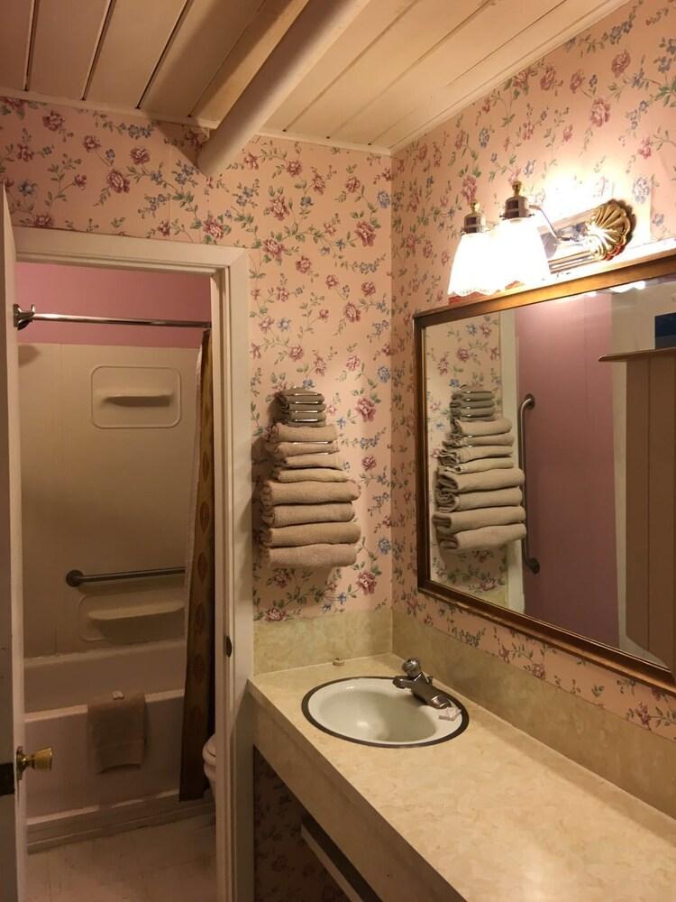 Love Hotels Western Holiday By Oyo At Harlan Lake Ne アルマ エクステリア 写真