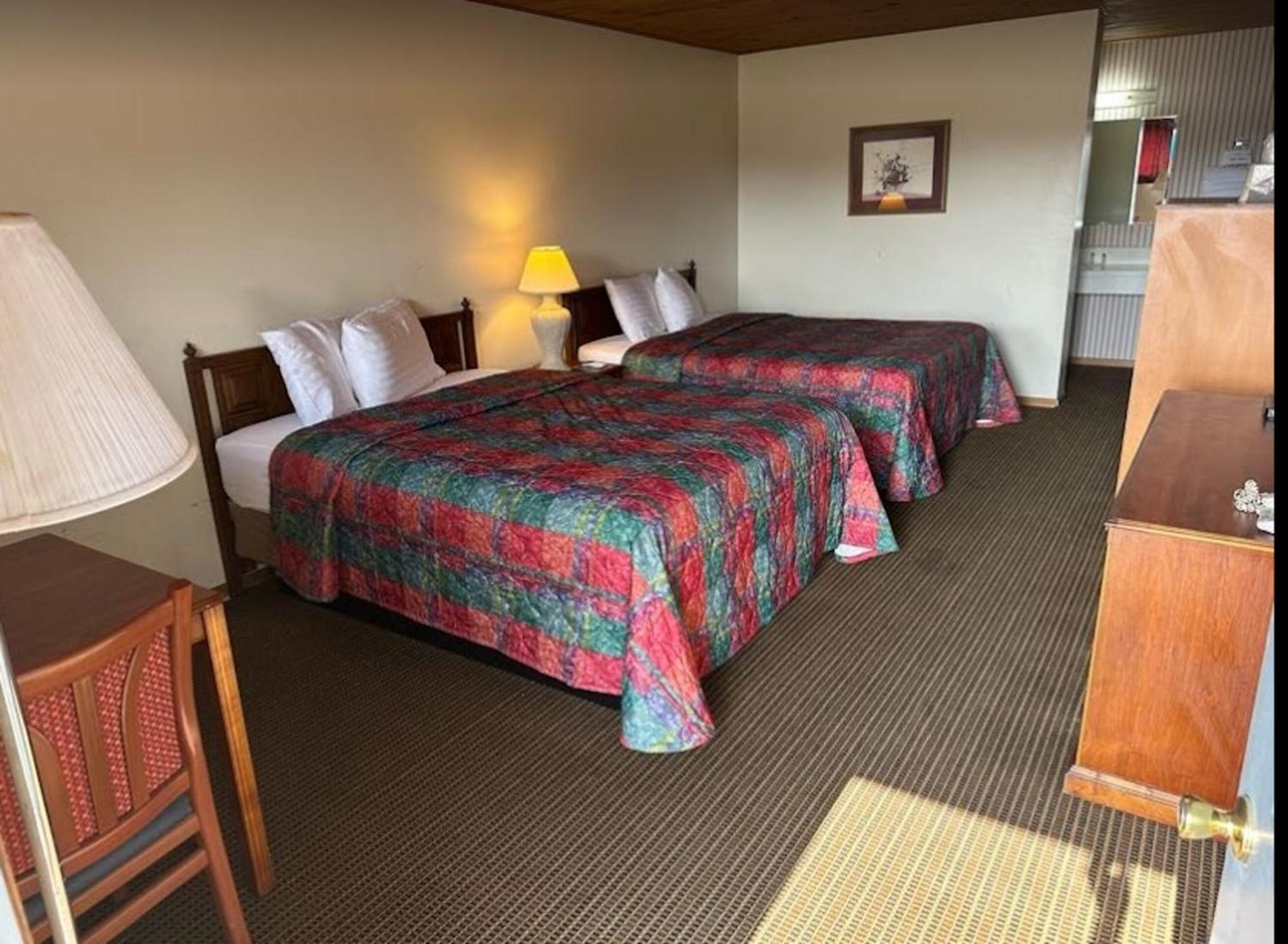 Love Hotels Western Holiday By Oyo At Harlan Lake Ne アルマ エクステリア 写真