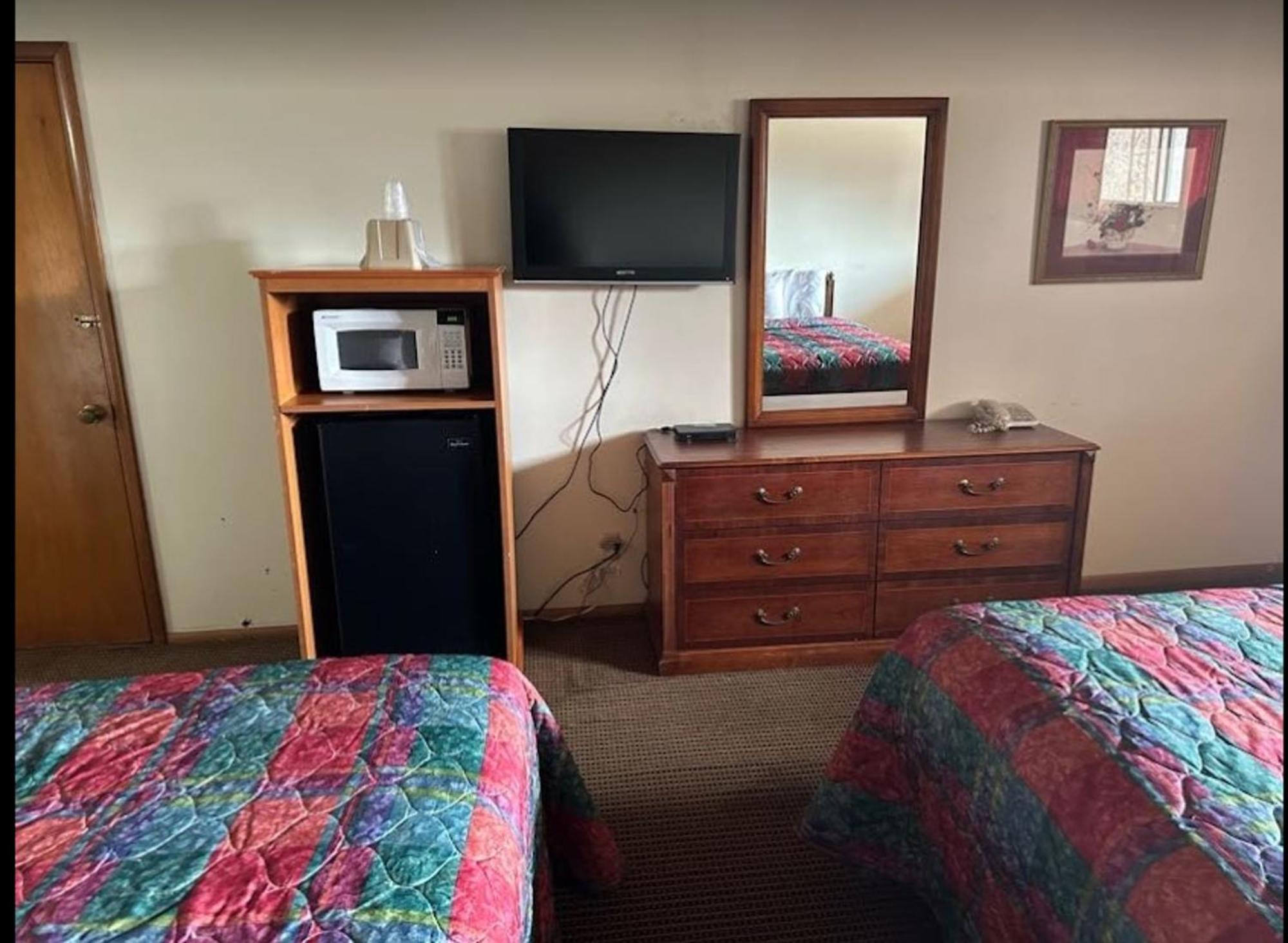 Love Hotels Western Holiday By Oyo At Harlan Lake Ne アルマ エクステリア 写真