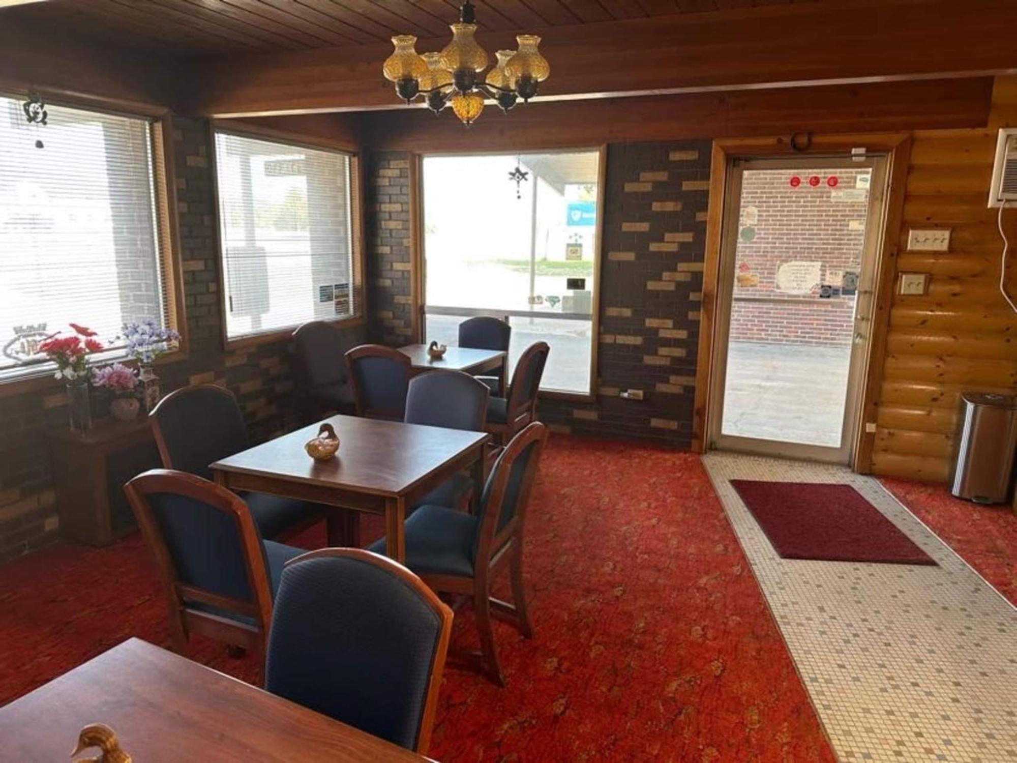 Love Hotels Western Holiday By Oyo At Harlan Lake Ne アルマ エクステリア 写真