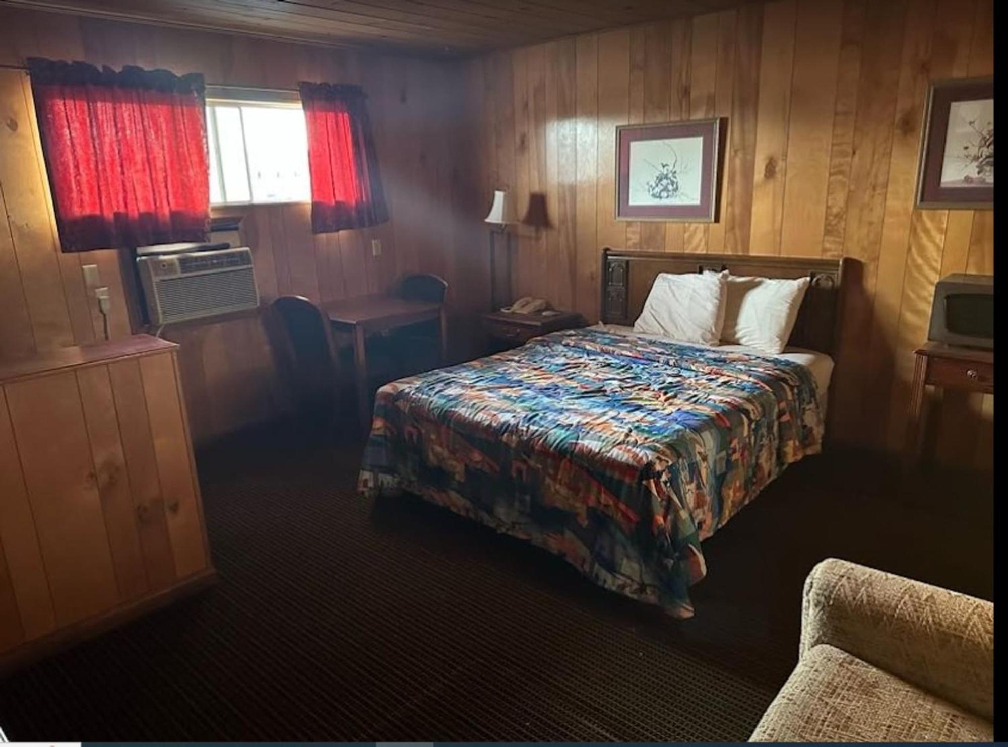 Love Hotels Western Holiday By Oyo At Harlan Lake Ne アルマ エクステリア 写真