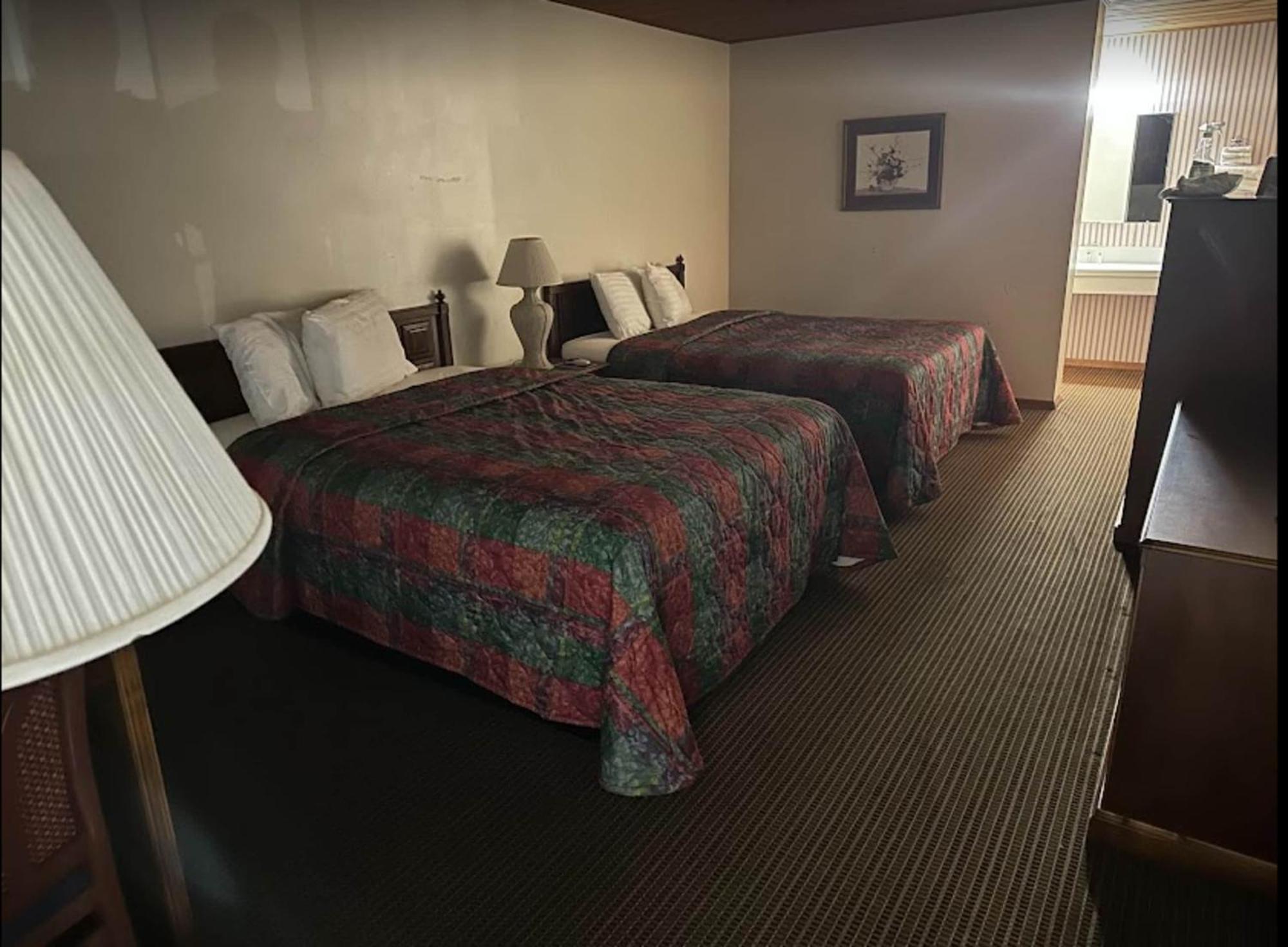 Love Hotels Western Holiday By Oyo At Harlan Lake Ne アルマ エクステリア 写真