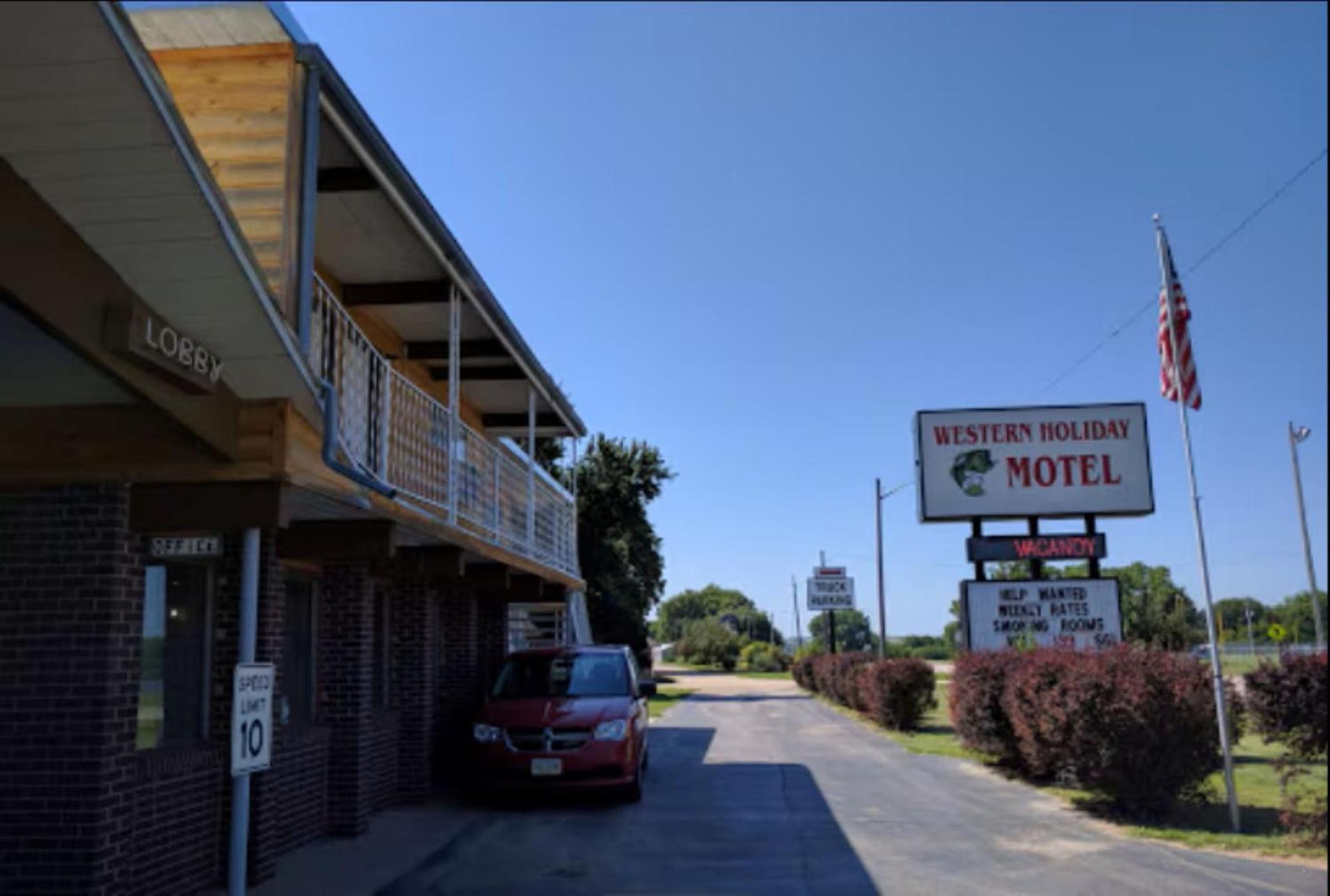 Love Hotels Western Holiday By Oyo At Harlan Lake Ne アルマ エクステリア 写真