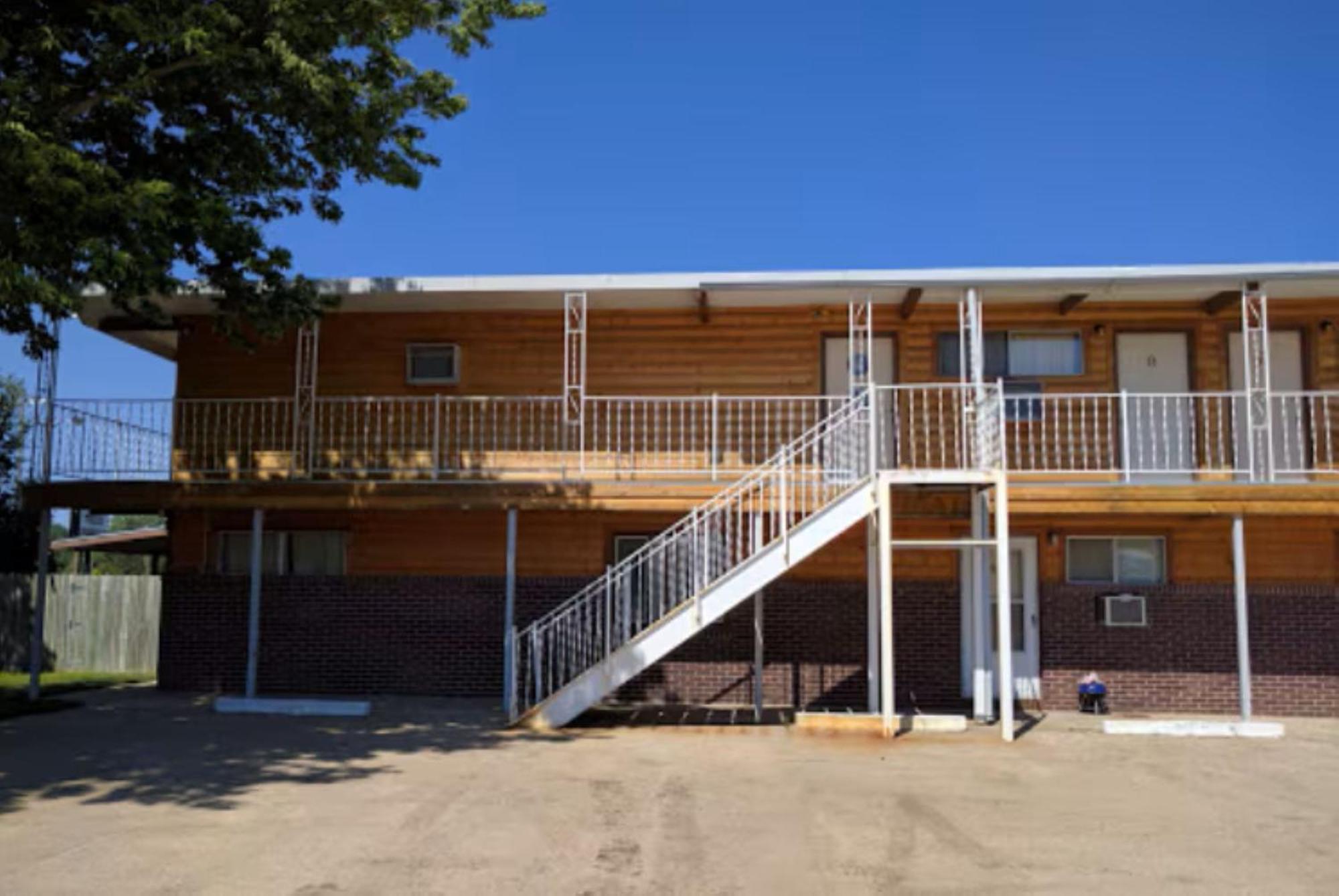 Love Hotels Western Holiday By Oyo At Harlan Lake Ne アルマ エクステリア 写真