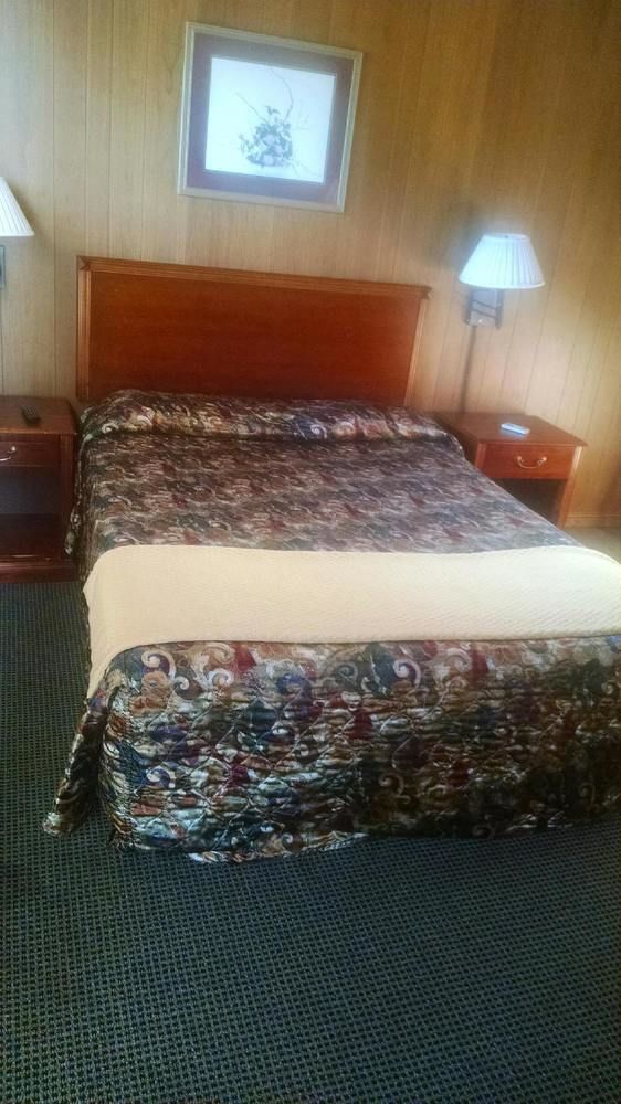 Love Hotels Western Holiday By Oyo At Harlan Lake Ne アルマ エクステリア 写真