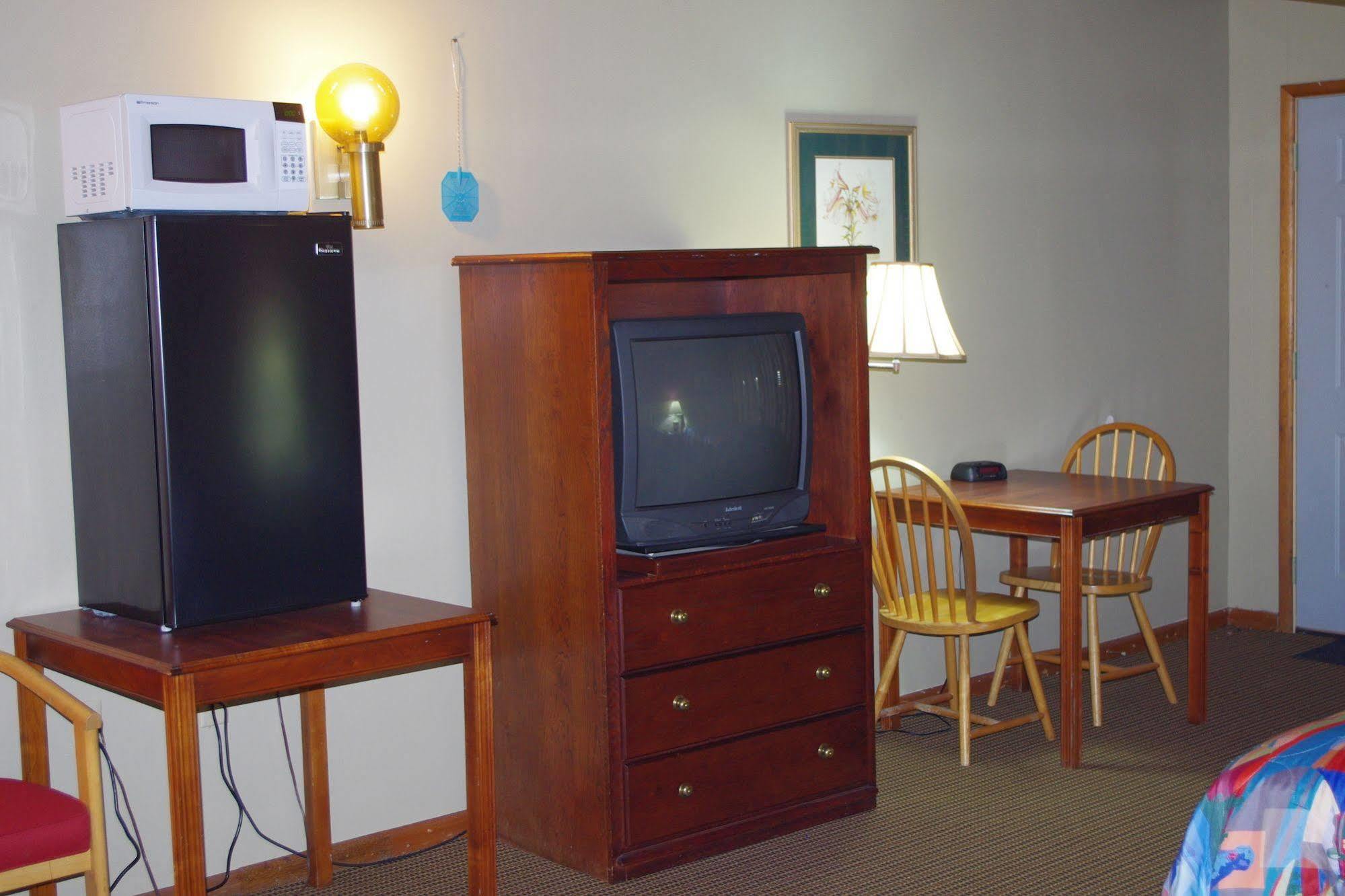 Love Hotels Western Holiday By Oyo At Harlan Lake Ne アルマ エクステリア 写真
